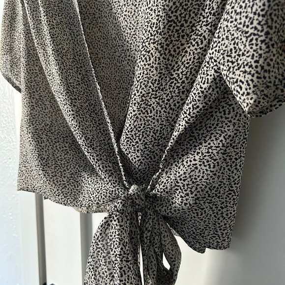 LUSH Ranya Wrap Cropped Blouse Women's Small - Picture 6 of 8